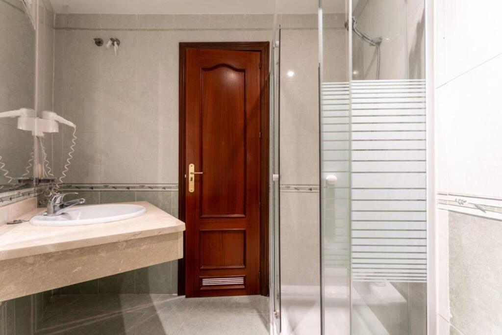 Ct 240 - Beachfront Apartment -Don Juan Манилва Экстерьер фото