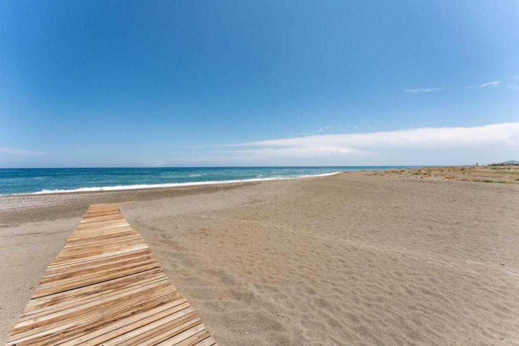 Ct 240 - Beachfront Apartment -Don Juan Манилва Экстерьер фото